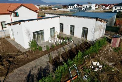 Casă individuală cu 4 camere cu Canalizare în Cristian - 9