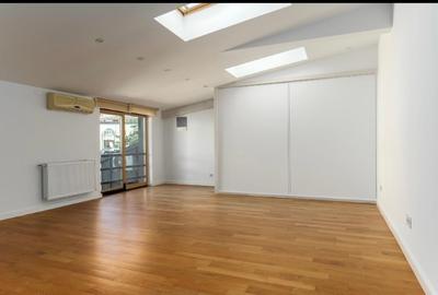 Casă individuală cu 7 camere cu Teren 50 Mp în Moșilor - 15