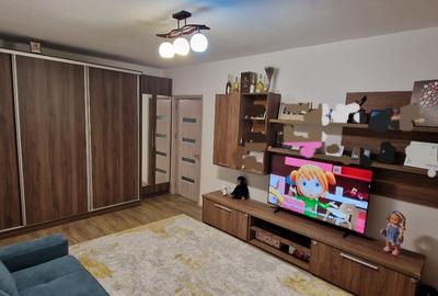 Apartament cu 3 camere decomandat în Apărătorii Patriei - 2
