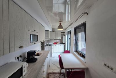 Apartament cu 3 camere decomandat în Central - 1