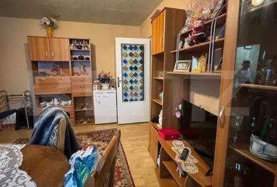 Apartament cu 3 camere semidecomandat, mobilat în Turda