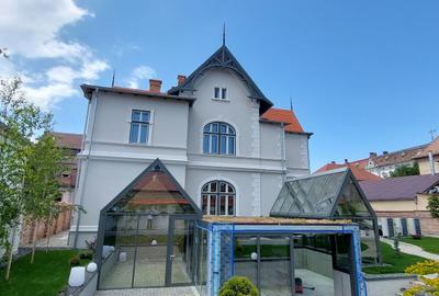 Casă cu 10 camere în Ultracentral