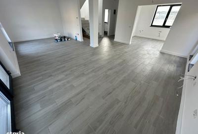 Casă cu 4 camere cu Teren 400 Mp în Prelungirea Ghencea