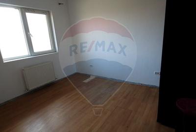 Apartament cu 3 camere semidecomandat, mobilat în Alfa - 5