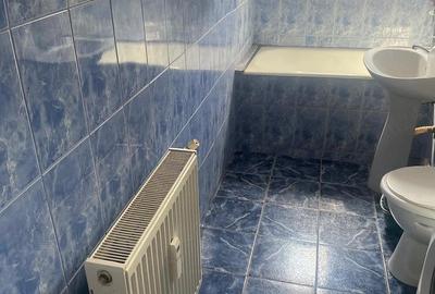Apartament cu 3 camere semidecomandat în Central - 1