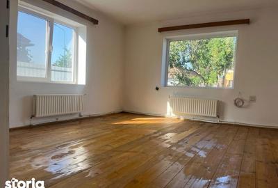 Casă cu 3 camere cu Canalizare în Stupini - 1