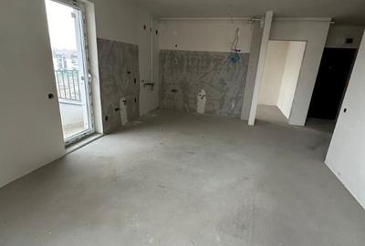 Apartament cu 3 camere semidecomandat în Florești