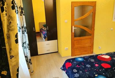 Proprietar vand casa individuala cu curte comuna, compusa din 3 camere, situata in zona Mehala - 7
