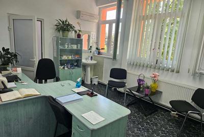 Spațiu comercial, de 40 mp, în Central - 3