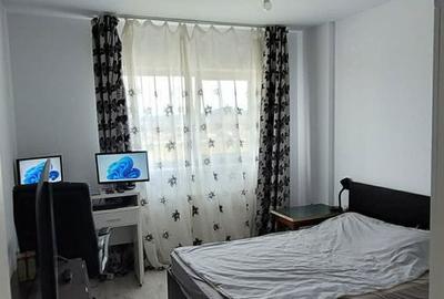 Apartament cu 3 camere decomandat în Tractorul - 1