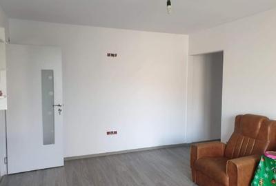 Apartament cu 3 camere de vanzare zona 23 August Tulcea - 2