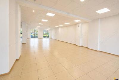 Spațiu comercial, de 192 mp, în Tractorul - 4