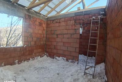 Casă cu 3 camere cu Teren 500 Mp în Central - 2