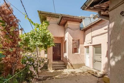 Casa individuala cu 2 corpuri, curte proprie, 253mp teren, - 1