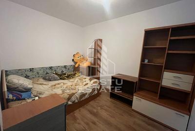 Apartament cu 2 camere semidecomandat, mobilat în Central