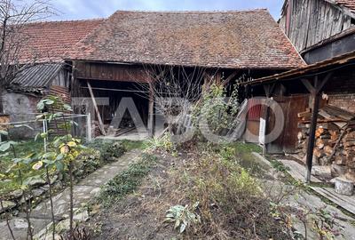 Casa de vanzare cu curte spatioasa loc relaxare si gradina Cornatel - 10