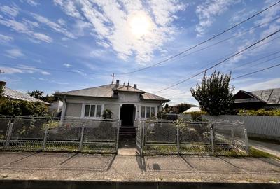 Casă cu 4 camere cu Teren 416 Mp în Central