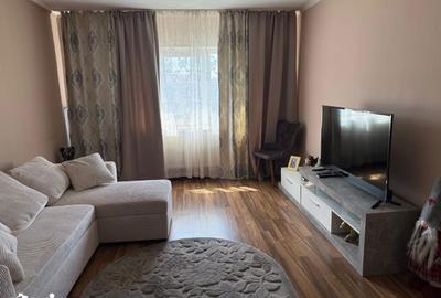 Apartament cu 2 camere decomandat în Lotus