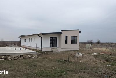 Casă cu 4 camere cu Teren 670 Mp în Vladimirescu