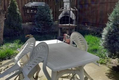 Casă individuală cu 5 camere cu Canalizare în 7 Noiembrie - 8