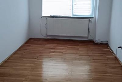 Spațiu comercial, de 50 mp, în Central - 8