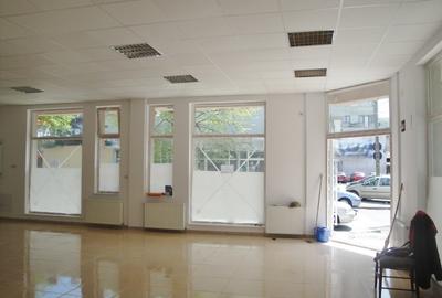 Spațiu comercial, de 99 mp, în Central - 3