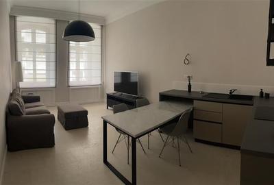 Apartament cu 3 camere semidecomandat în P-ța Unirii