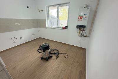 Casă cu 4 camere cu Canalizare în Sud - 12