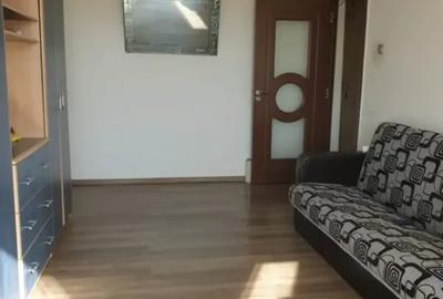 Apartament cu 3 camere decomandat, mobilat în Crângași