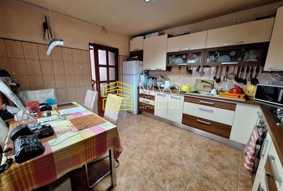 Casă individuală cu 6 camere cu Canalizare în Central - 3