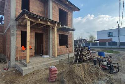 Casă individuală cu 4 camere cu Canalizare în Aeroport - 4