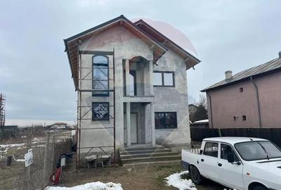 Casă cu 5 camere cu Teren 500 Mp în Central - 2