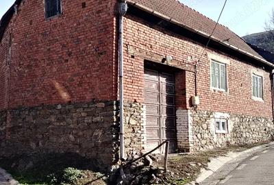 Casa de vanzare in comuna Lapusnicel jude?ul Cara?-Severin la o distan?a de aprox.25km Baile Herc. - 2