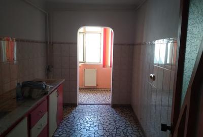Apartament cu 3 camere în Micro 3 - 5