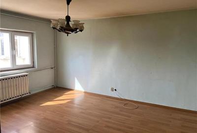 Apartament cu 4 camere decomandat în Doamna Ghica