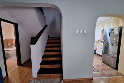 Casă individuală cu 4 camere cu Canalizare în Roșu - 1