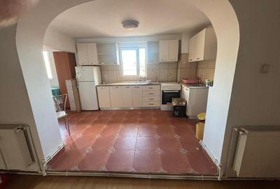 Apartament 3 camere Tg. Cucu - Golia - 3
