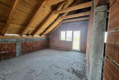 Casă cu Teren 600 Mp în Frumușeni - 2