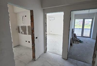 Apartament cu 2 camere decomandat în Baza 3 - 4