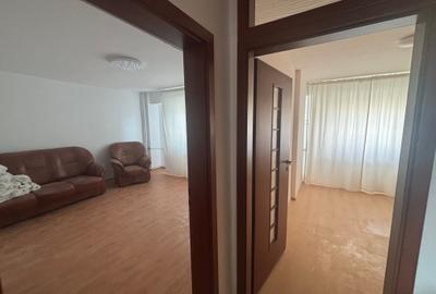 Apartament cu 3 camere decomandat în Văcăresti - 9