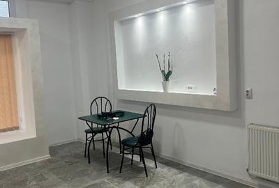 Spațiu comercial, de 72 mp, în Central - 7