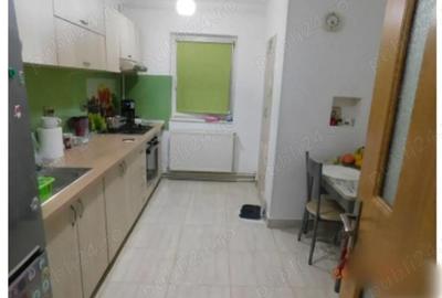 Apartament cu 3 camere decomandat în Florilor - 8