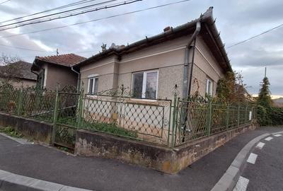 Casă individuală cu 4 camere cu Canalizare în Luna de Sus - 1