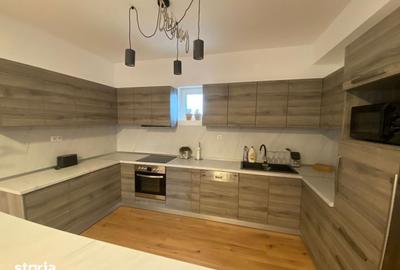 Casă cu Teren 5000 Mp în Central - 1