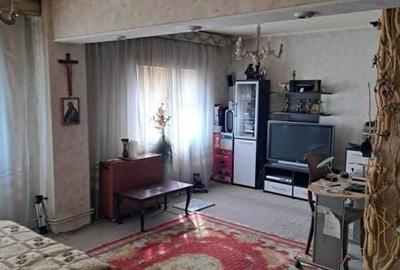 Apartament cu 4 camere decomandat în Coman - 6