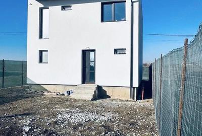 Casă cu Teren 300 Mp în Central - 2