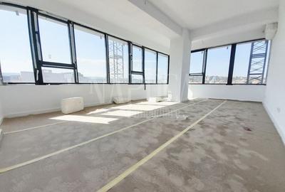 Apartament cu 4 camere semidecomandat în Central - 1