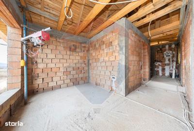 Casă cu 5 camere cu Teren 500 Mp în Central - 2