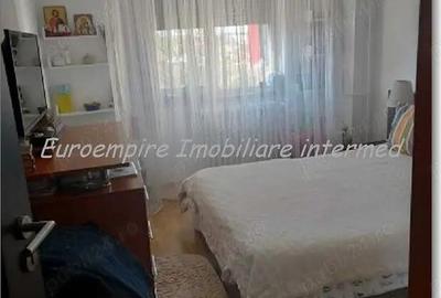 Apartament 3 camere decomandate zona Trocadero - 4