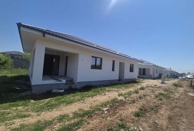 Casă cu 4 camere în Domnești - 1